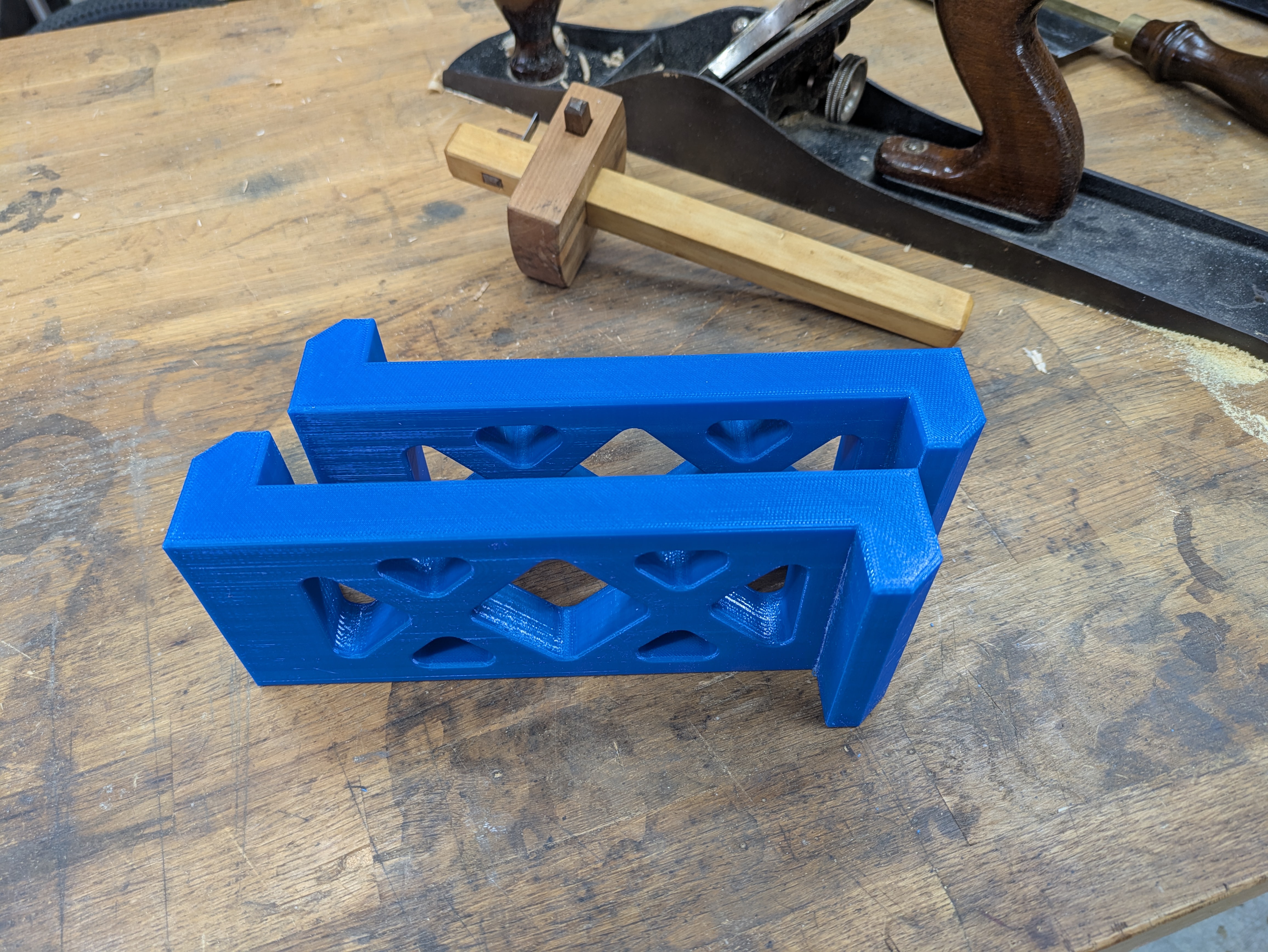 This is how I printed these hooks. This was the first print I designed where I needed to change the print orientation to work. Printing on the side was the only way to make this happen.