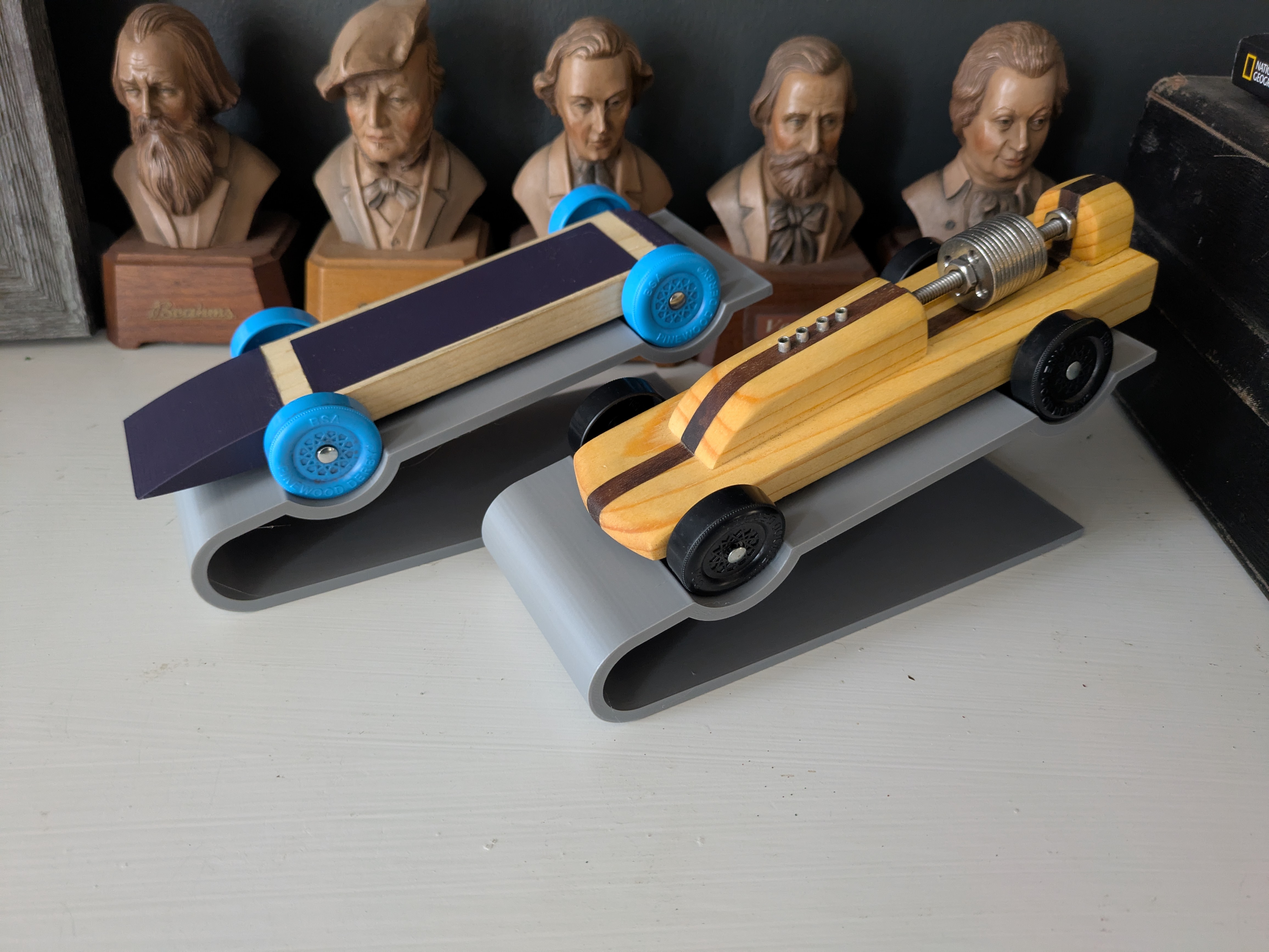 Of course you can’t have top notch derby cars without equally top notch display stands. Also 3D printed.